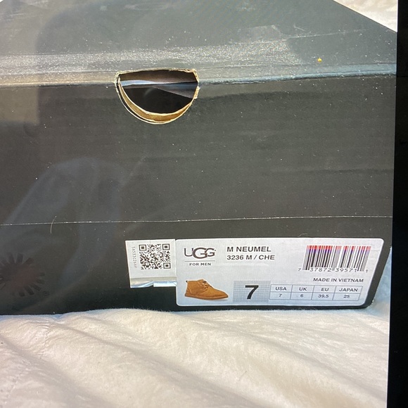 UGG Woman’s  M Neumel tan size 9 boots - Picture 3 of 9